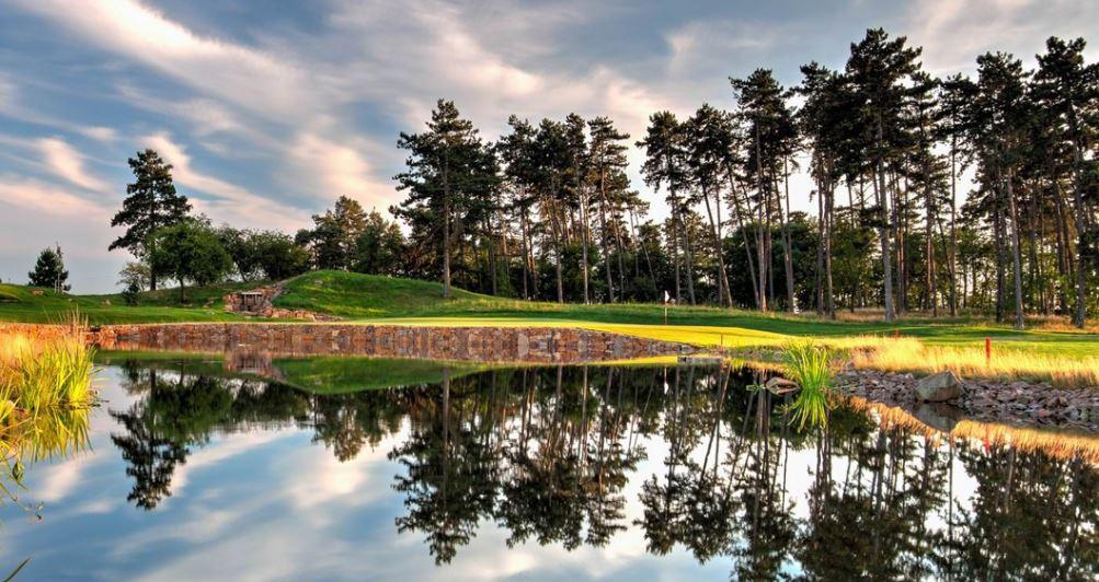 Albatross Golf Resort